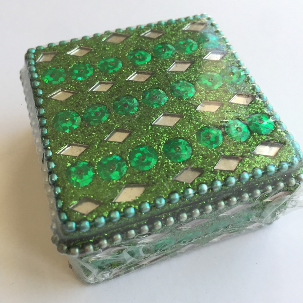🆕 Sparkly Green Trinket Box
